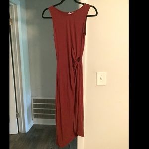 Fitted dress with cutout